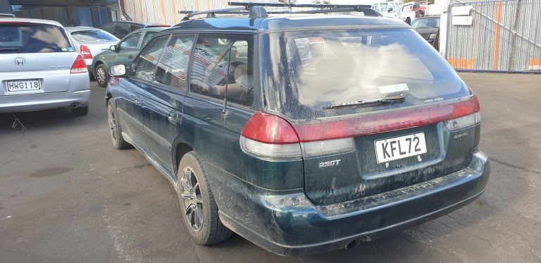 Vehicle wreckers western Auckland area